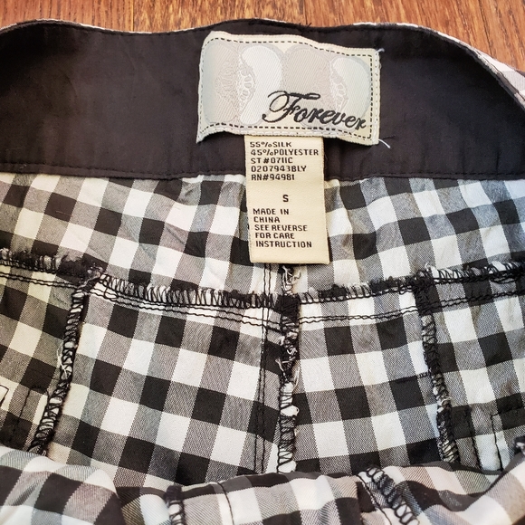 Shorts - Picture 3 of 5